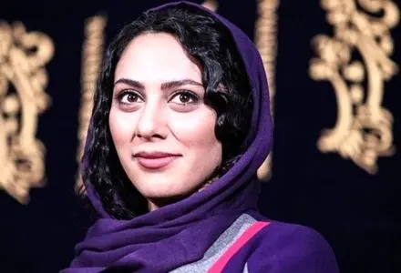 مونا فرجاد: به همین راحتی از بمباران حرف نزنین