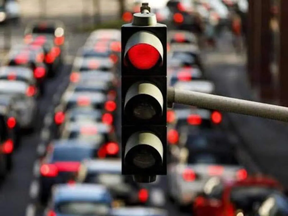 رنگ های چراغ راهنمایی تغییر میکند؟