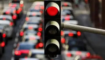 رنگ های چراغ راهنمایی تغییر میکند؟