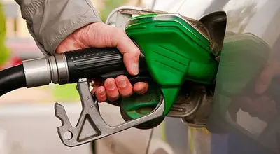 آیا بنزین نقدی جای سهمیه خودرو را می‌گیرد؟ 
