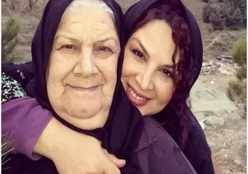 تصویر دردناک شهره سلطانی از سنگ مزار اعضای خانواده‌اش