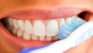  پاسخ علمی و توصیه ی متخصصان اول مسواک بزنیم یا نخ دندان؟