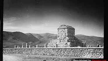عکسی قدیمی از مقبرهٔ منسوب به کوروش