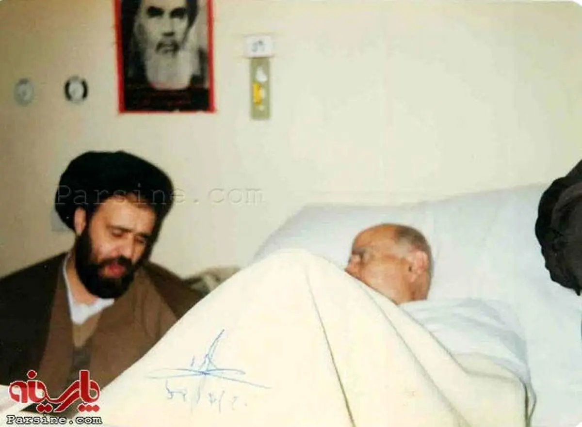 عکس: عیادت سید احمد خمینی از مهدی بازرگان/1359