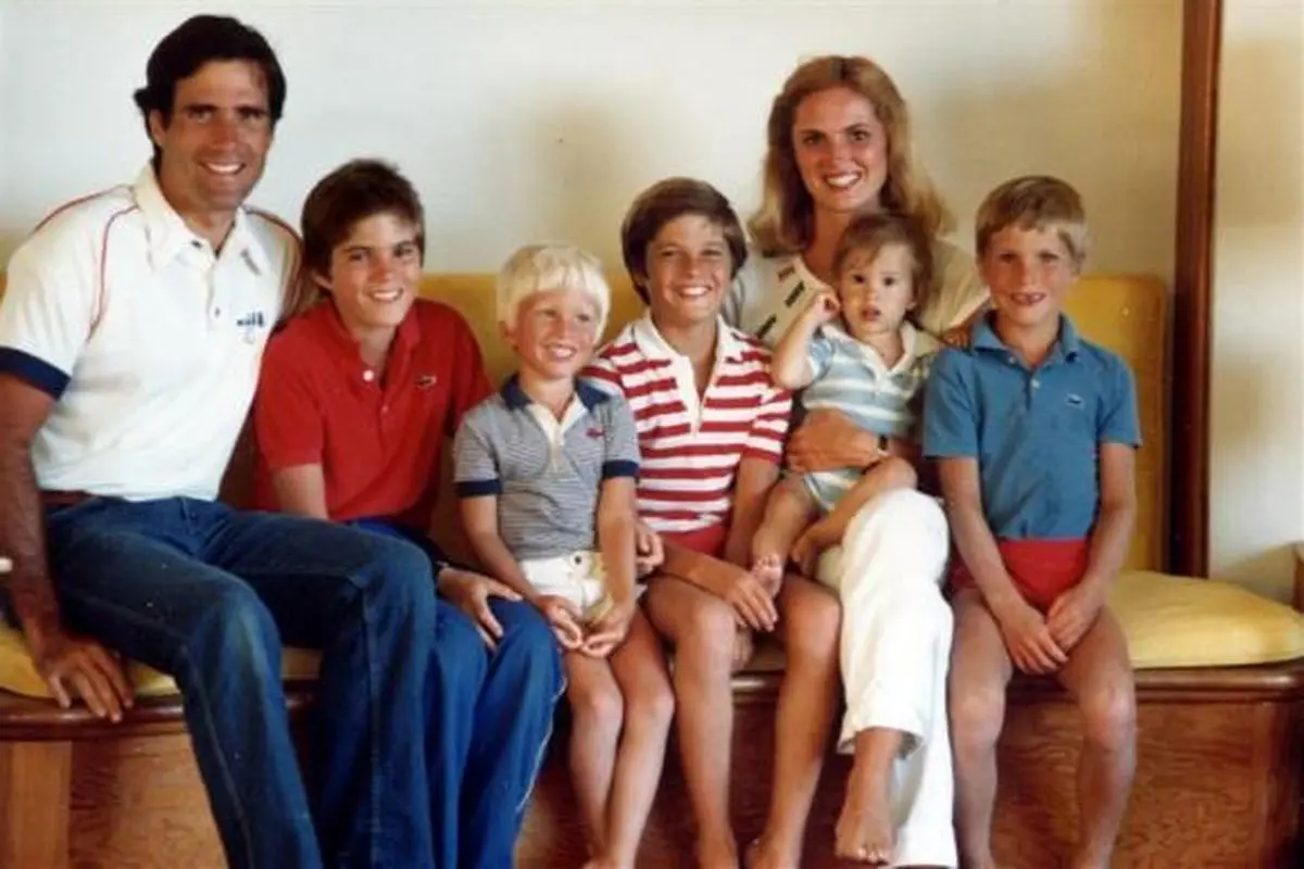 عکس: میت رامنی به همراه همسر و فرزندانش در سال‌های دور