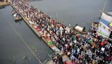 عکس/ نماز جماعت روي پل