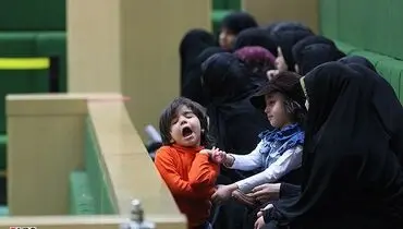 عکس/ دعوای کودکانه در مجلس