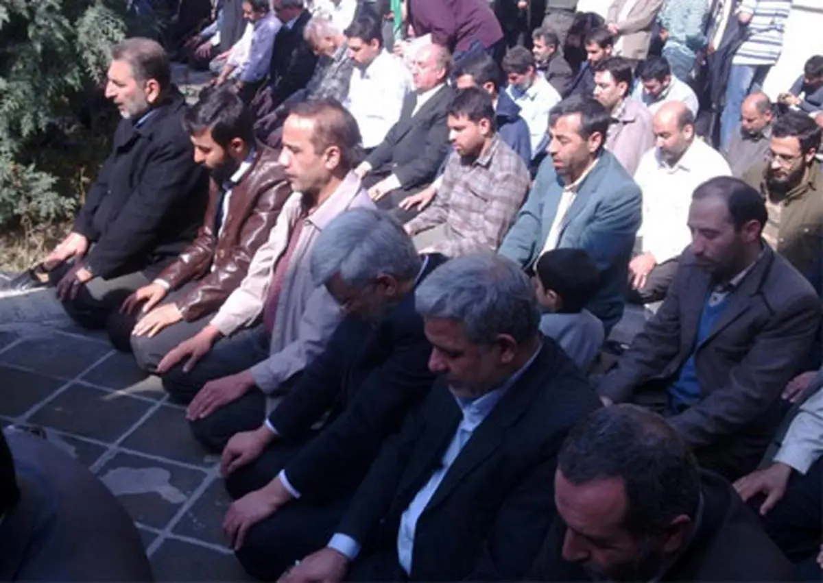 عکس/ سعید جلیلی در نماز جماعت راهپیمایی