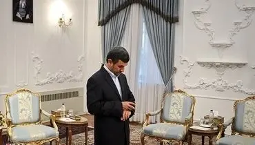 عکس/ انتظار احمدی نژاد!