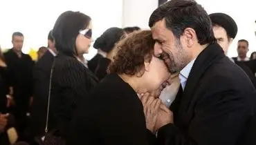 دلداری عمیق! احمدی‌نژاد به مادر چاوز+ فیلم و عکس