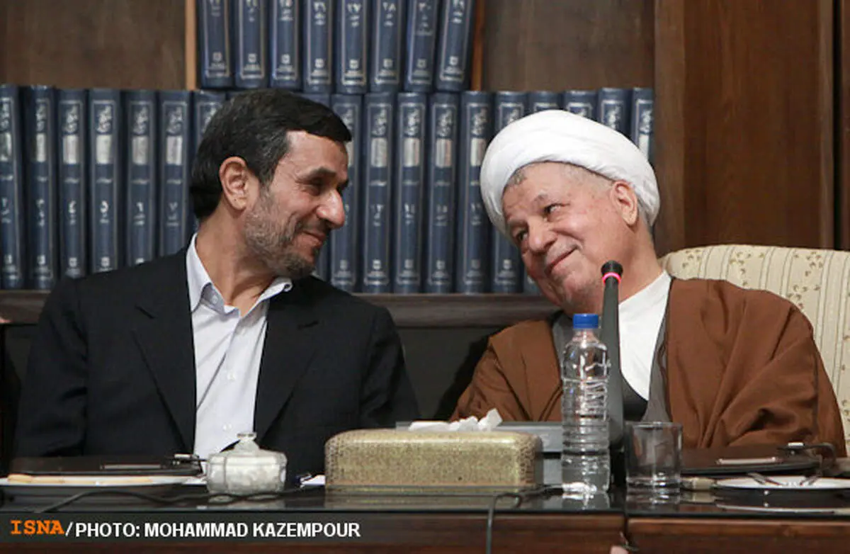 اردیبهشت، از حضور ناگهانی احمدی نژاد در مجمع تا آمدن امانو به ایران