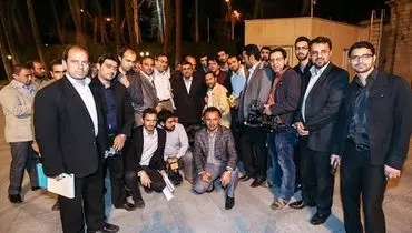 عکس یادگاری خبرنگاران با احمدی نژاد
