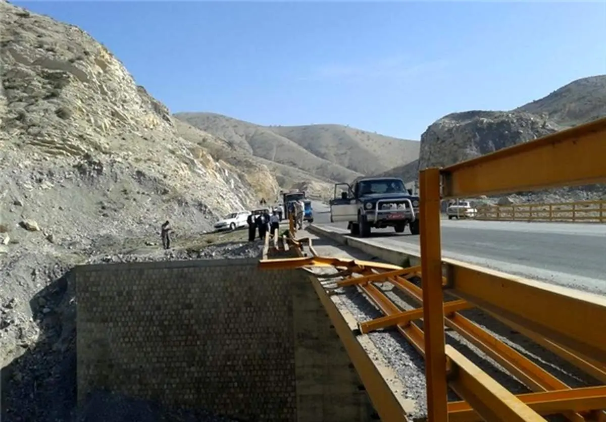 زنده‌ ماندن‌ معجزه‌آسای‌ راننده‌ تریلی +تصاویر
