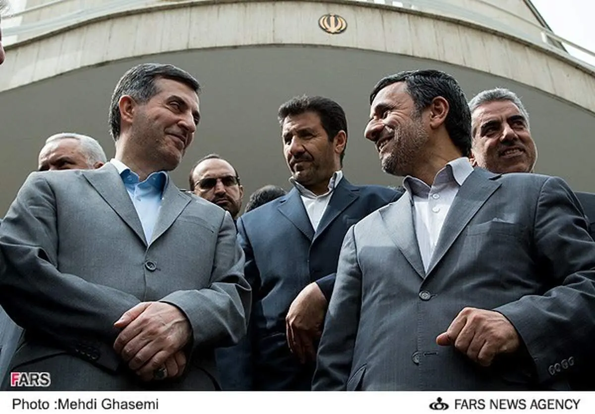 عکس/ احمدی نژاد و مشایی در حاشیه جلسه هیات دولت