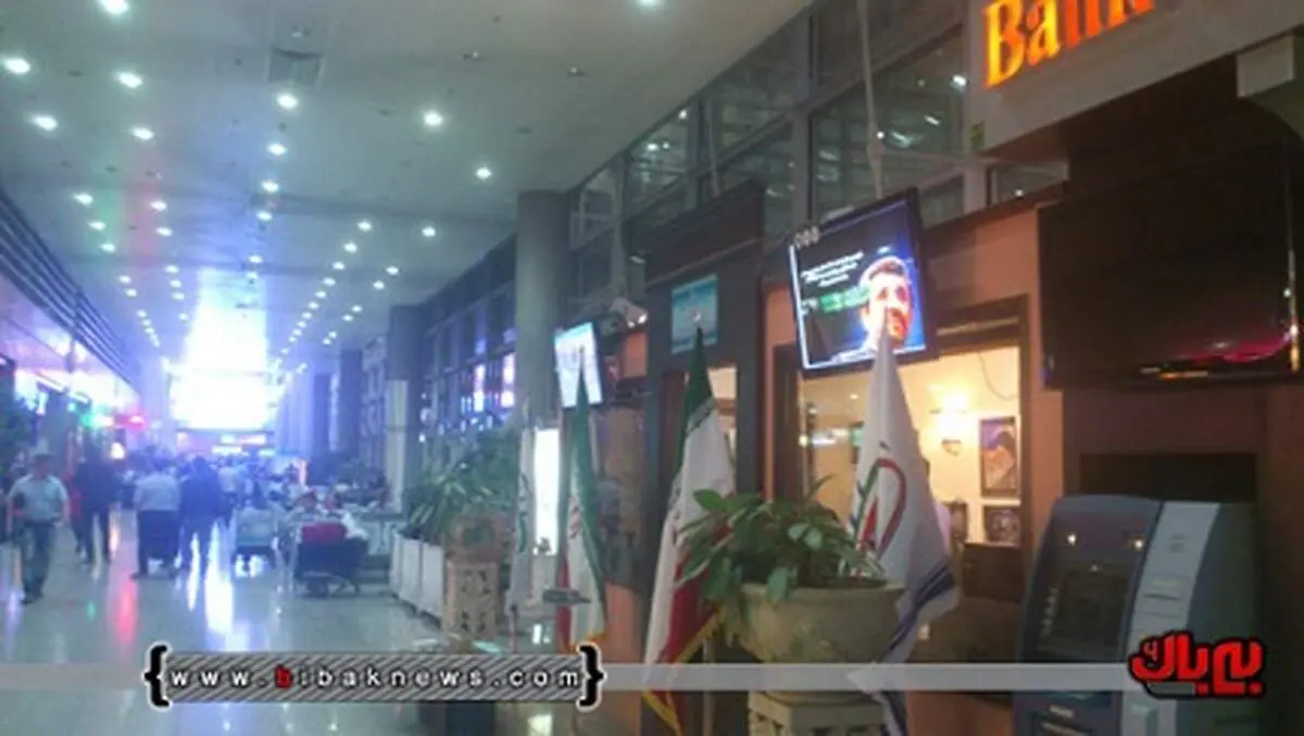 تبلیغات مشایی در فرودگاه‌ امام‌خمینی(ره)+عكس