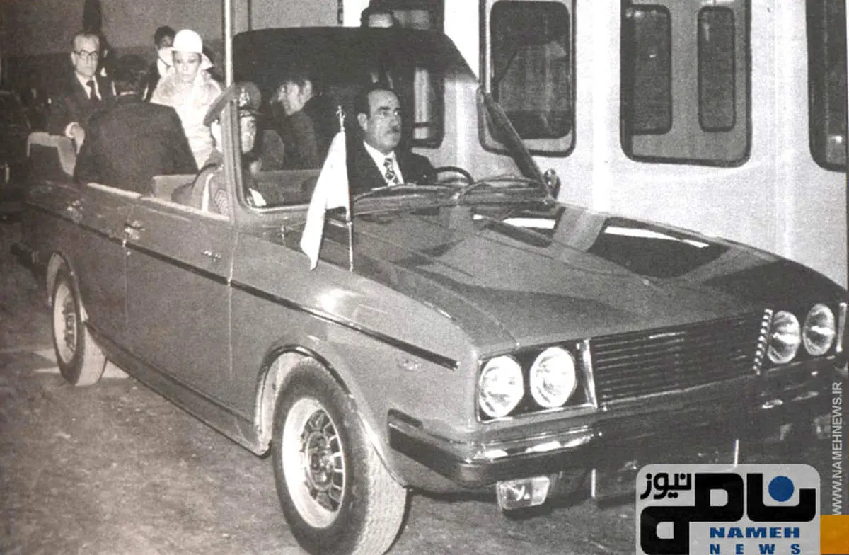 عکس/ پیکان سواری محمدرضا شاه و فرح