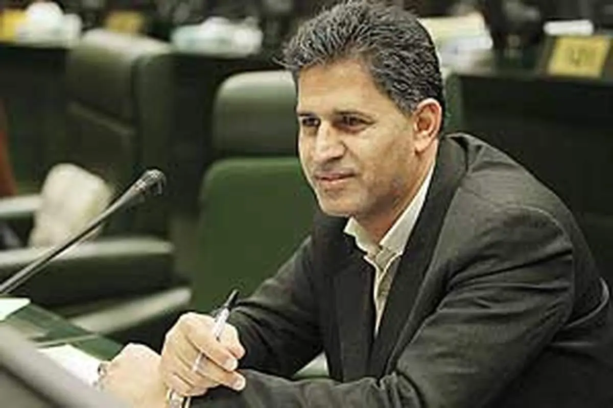 قبول دارم روی برخی از مواد غذایی سموم آفات وجود دارد/مصداق بیاورید، مشکل را حل می کنیم
