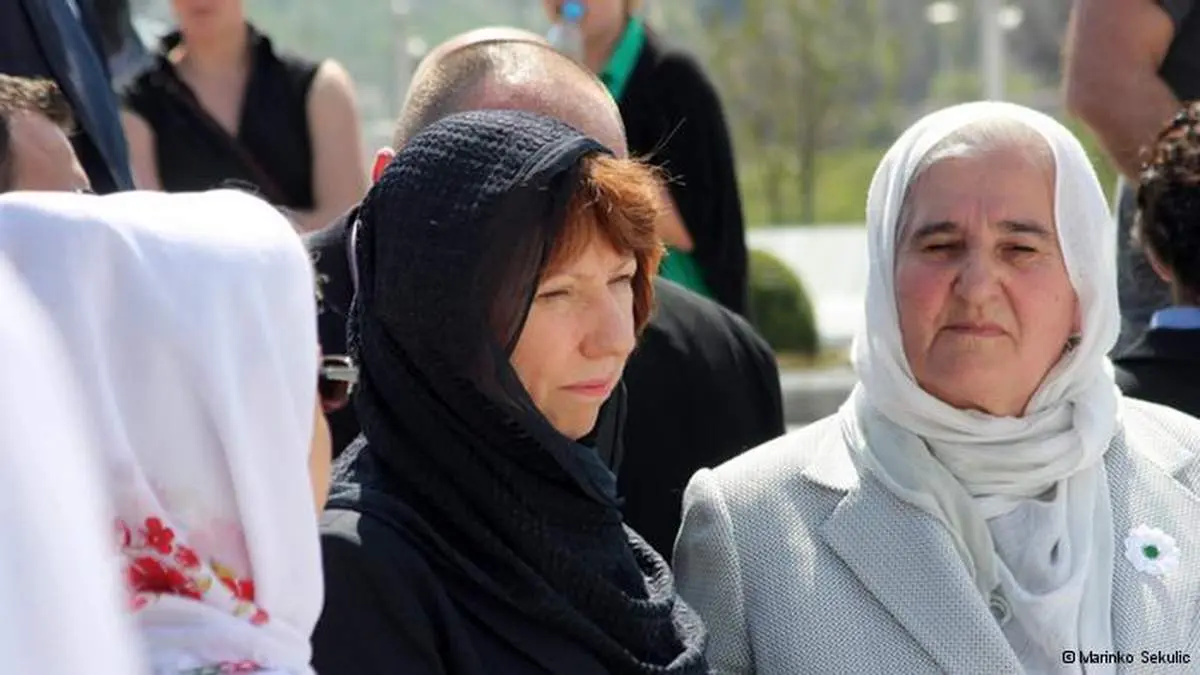 عکس/اشتون با روسری سیاه