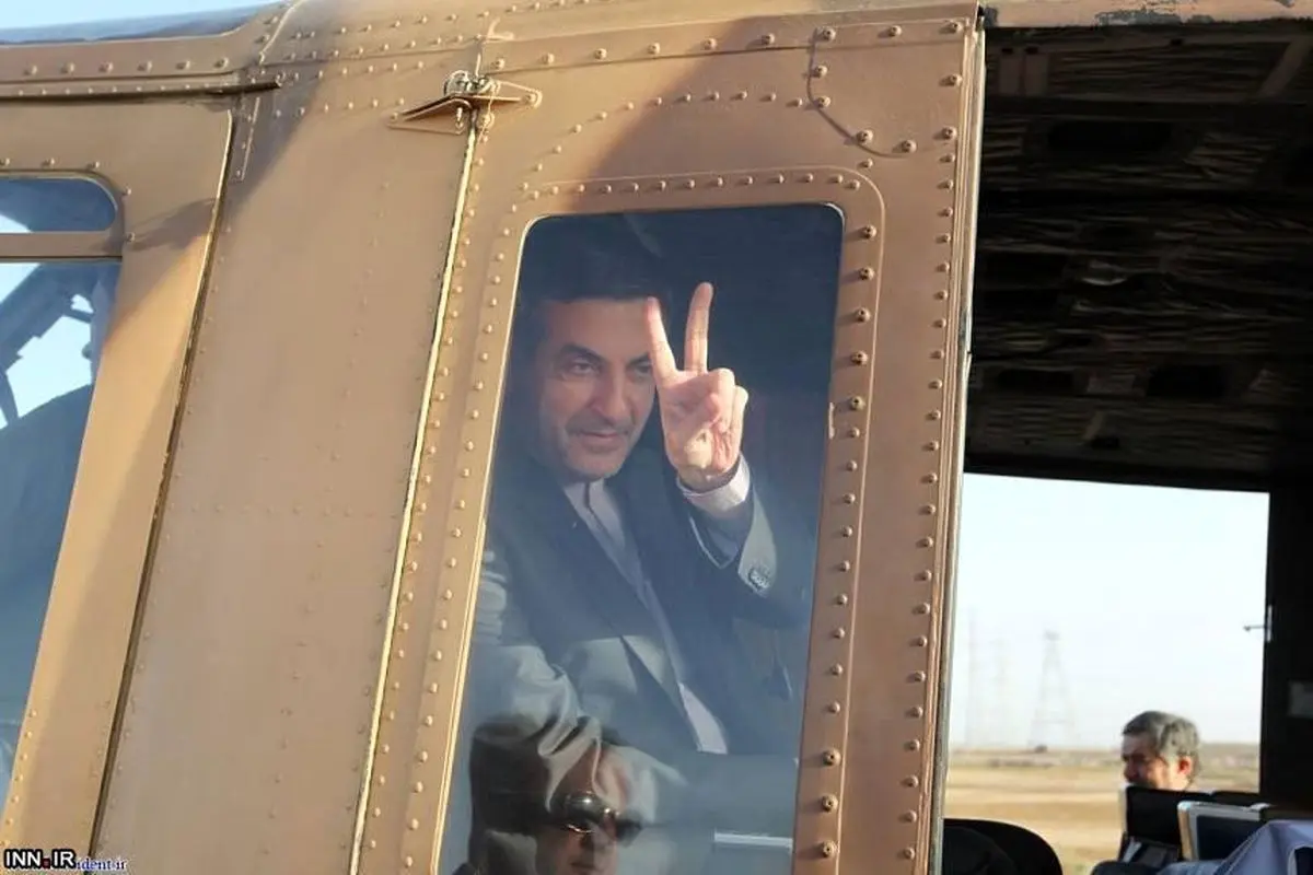 عکس/ علامت احمدی‌نژادیِ مشایی در بالگرد
