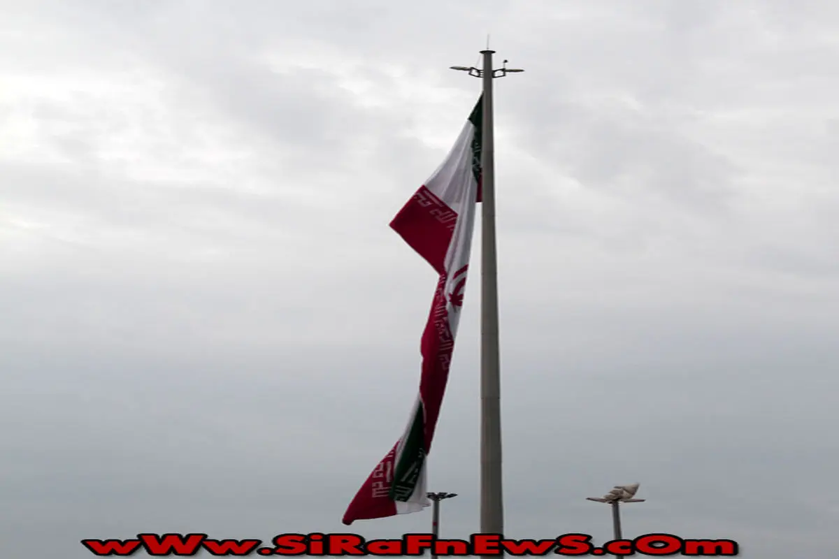 تصاویر/ بلندترین پرچم ایران در خلیج فارس به اهتزار درآمد