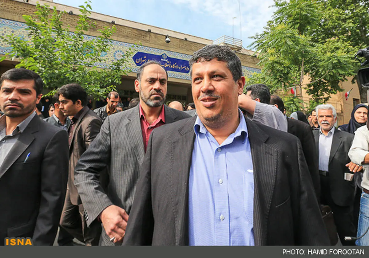 عکس/ مهدی هاشمی مقابل دادگاه
