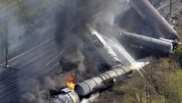 عکس/ واژگونی یک قطار حامل مواد شیمیایی