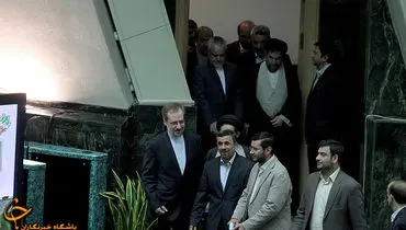عکس/ احمدی نژاد و هیات همراه در مجلس