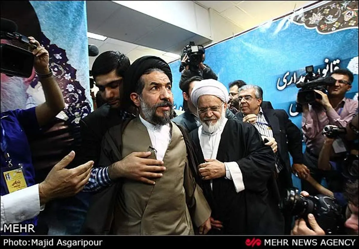 عکس/ چه کسی ابوترابی را در روز ثبت نام همراهی کرد؟