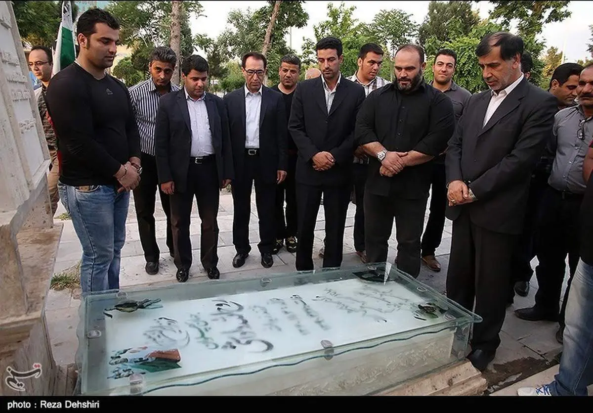 عکس/ باهنر سر مزار روح الله داداشی