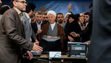عكس/هاشمی رفسنجانی در ستاد انتخابات کشور