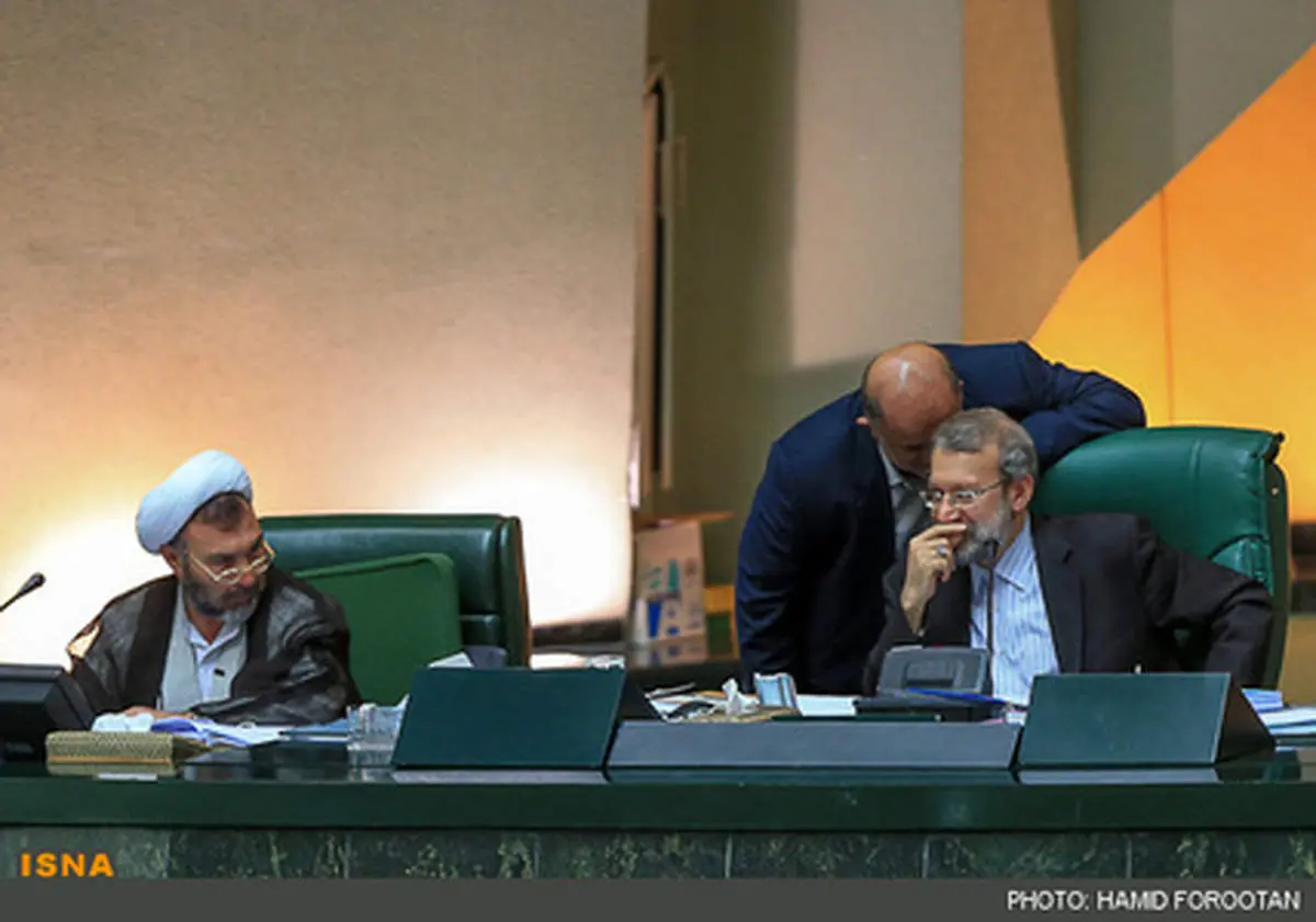 عکس/ درگوشی قاضی پور لاریجانی