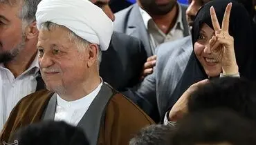 عکس/ ژست جالب دختر هاشمی در روز ثبت نام
