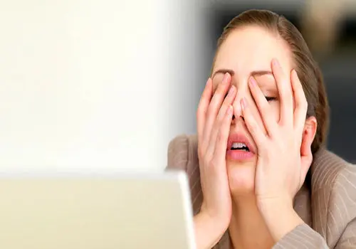 چرا استرس باعث میشود ما شکلات و شیرینی بخوریم