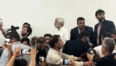 لحظاتی از حضور سعید جلیلی برای رای دادن در مسجد امام حسن (ع)+ فیلم