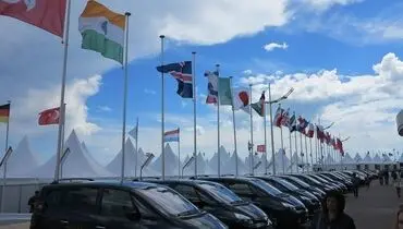 عکس/ افتادن پرچم ایران در محل برگزاری جشنواره کن