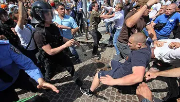 عکس/ درگيري بين موافقين و مخالفين رئیس جمهور