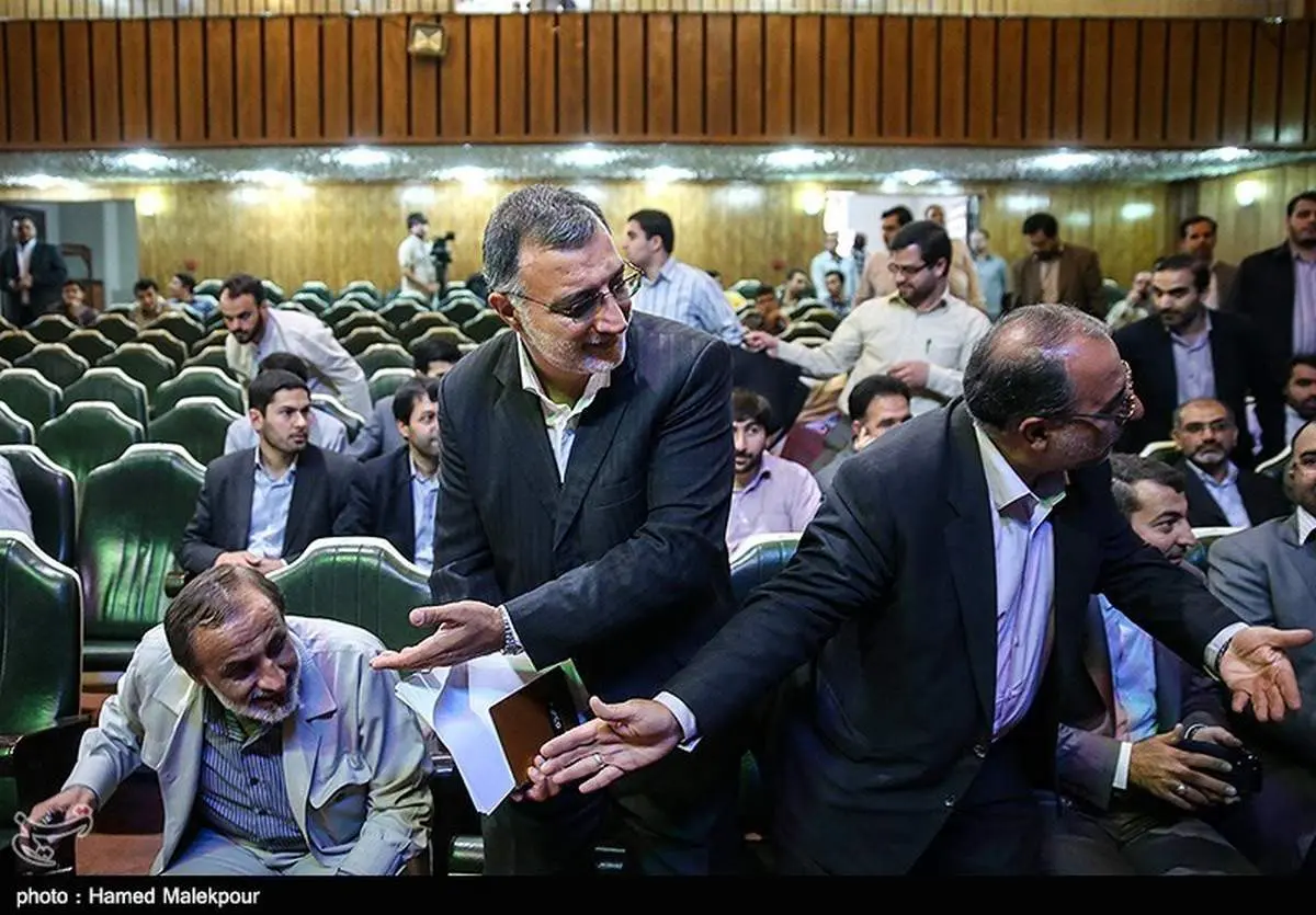 عکس/ تعارف در نشست خبری!