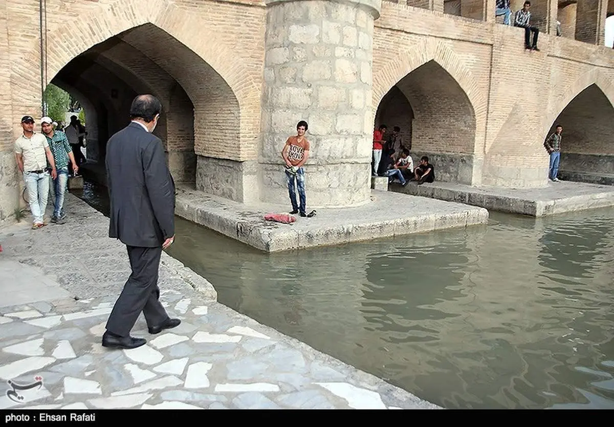 عکس/ محسن رضایی زیر پل خواجو