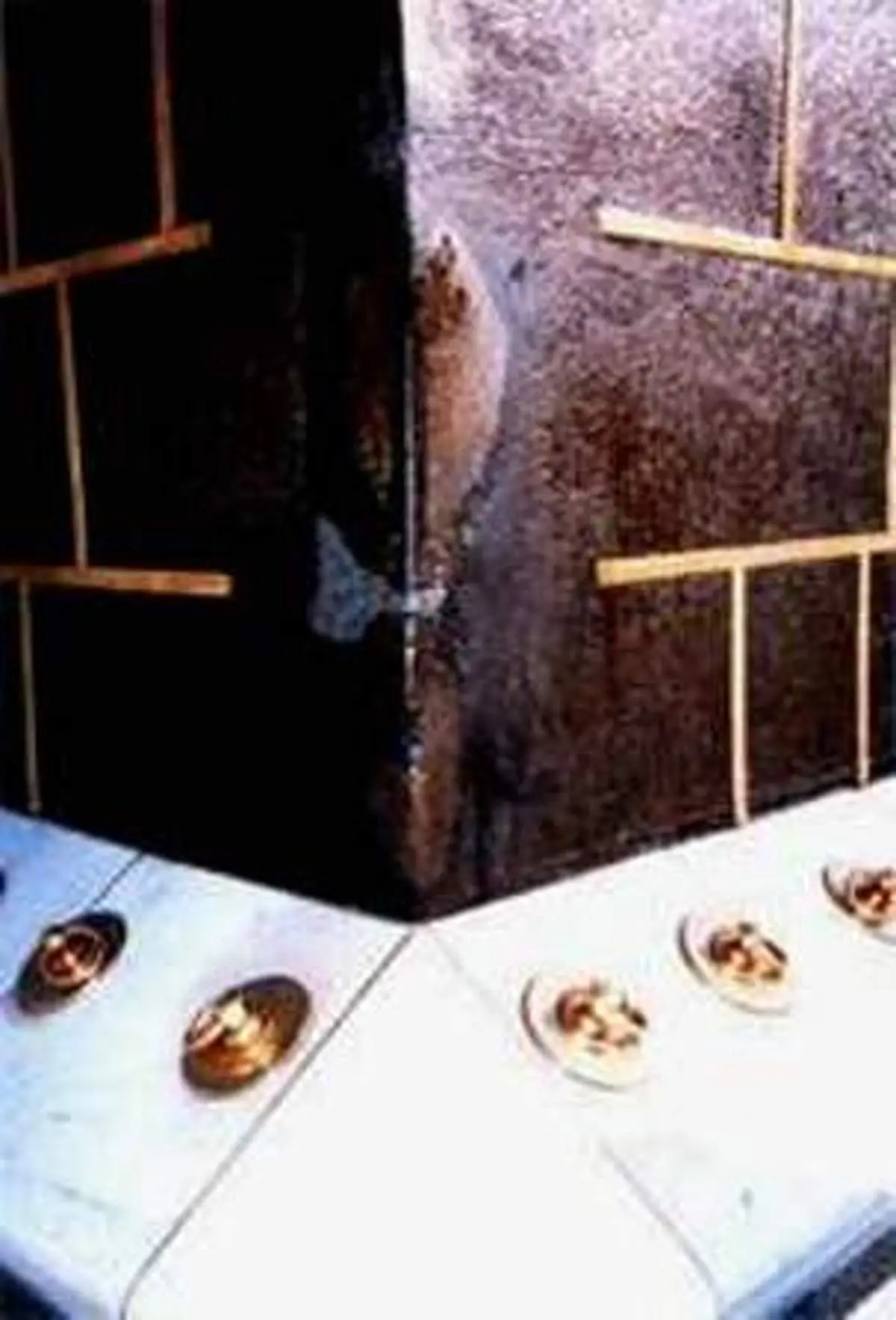 عکس: شکافي که فاطمه بنت اسد از آن وارد کعبه شد