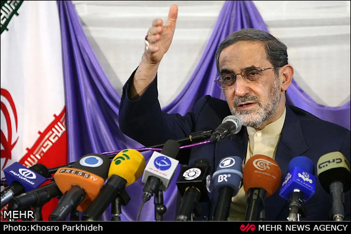 عکس/ احمدی نژاد در میان حامیان ولایتی