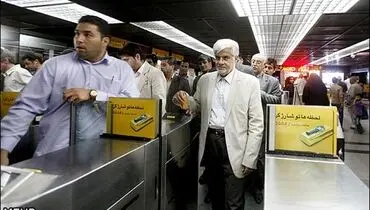 عکس های حضور عارف در بازار تهران