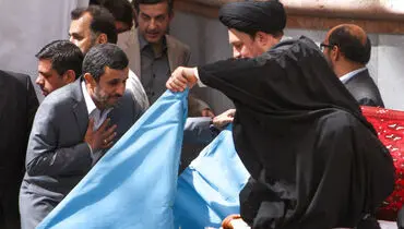 عکس/ حضور مشایی در مراسم ارتحال امام(ره)