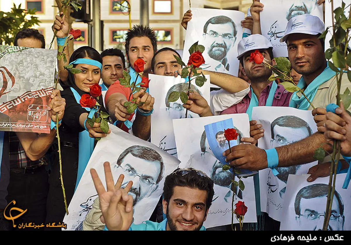 عکس یادگاری دختران و پسران فیروزه ای