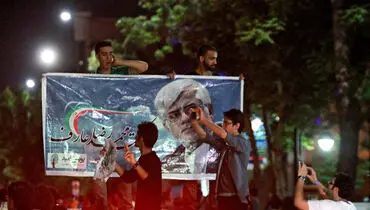 عکس/ بنر عارف در جشن خیابانی