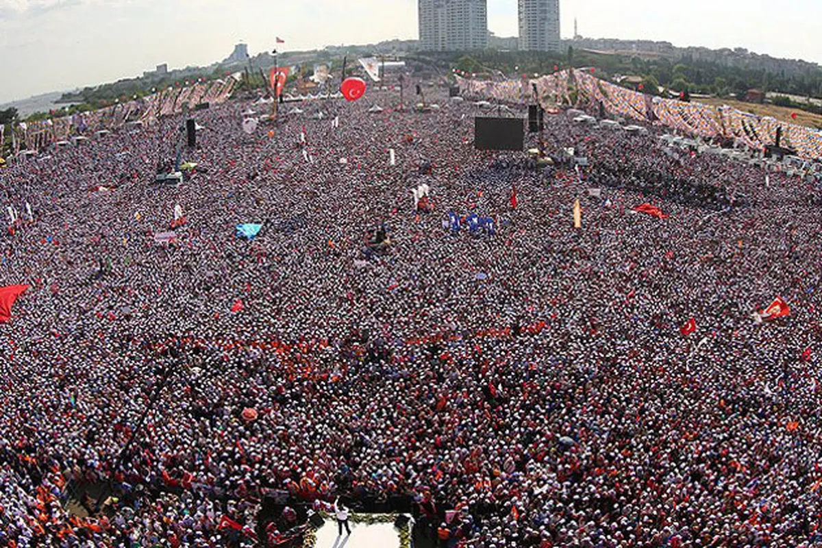 اردوغان هم هوادارنش را به خیابان کشاند+عکس