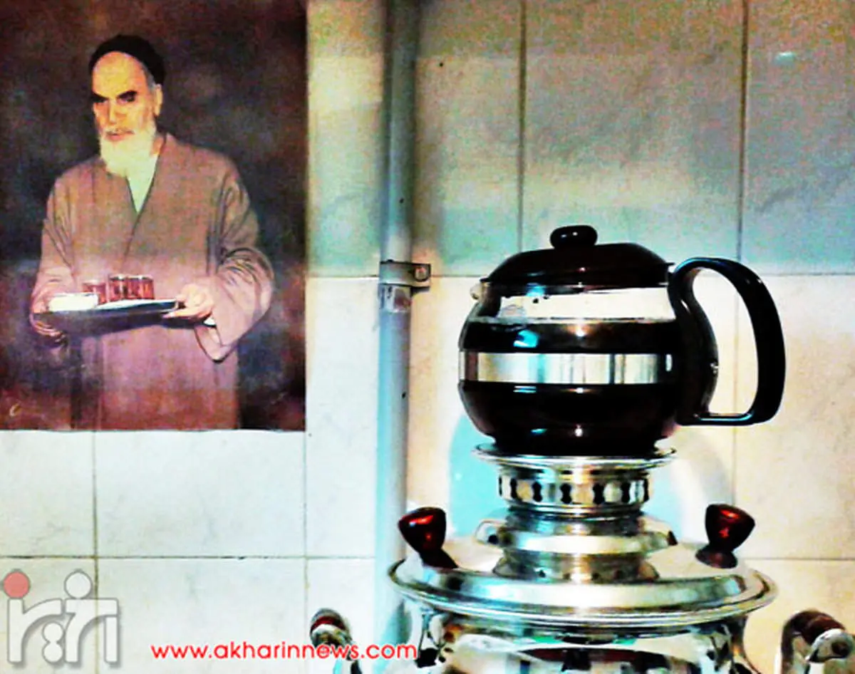 عکس/سینی چای در دست امام