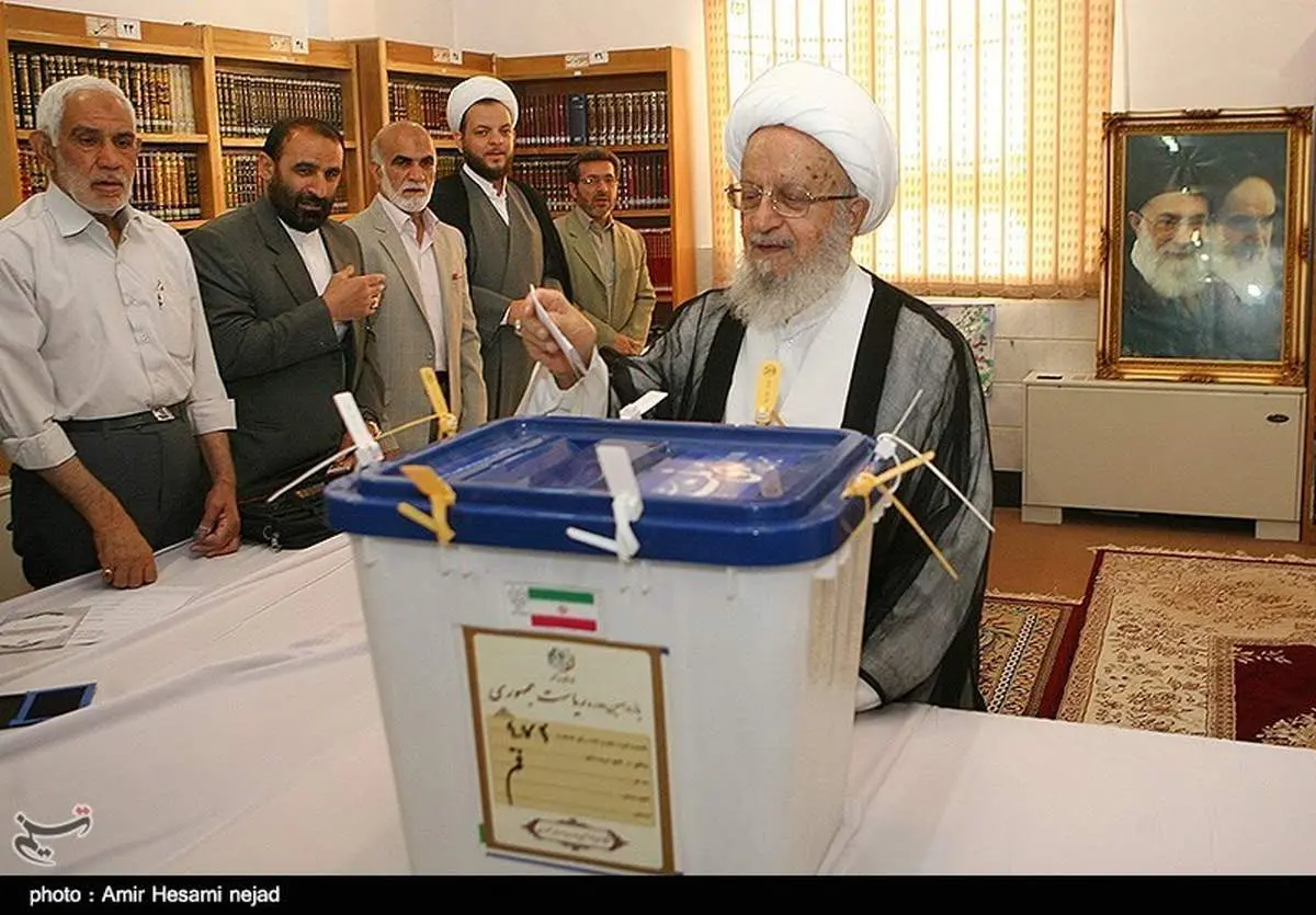 عکس/ مکارم شیرازی و نوری همدان پای صندوق رای