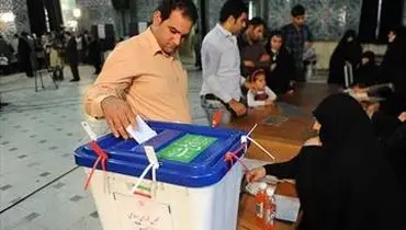حداد عادل رای خود را در صندوق انداخت/ مهدی و یاسر هاشمی در انتخابات شرکت کردند