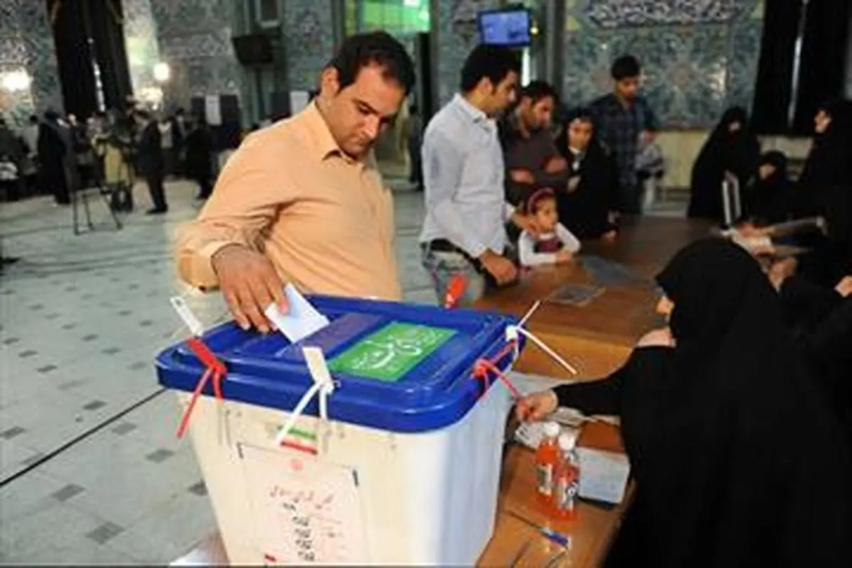 حداد عادل رای خود را در صندوق انداخت/ مهدی و یاسر هاشمی در انتخابات شرکت کردند