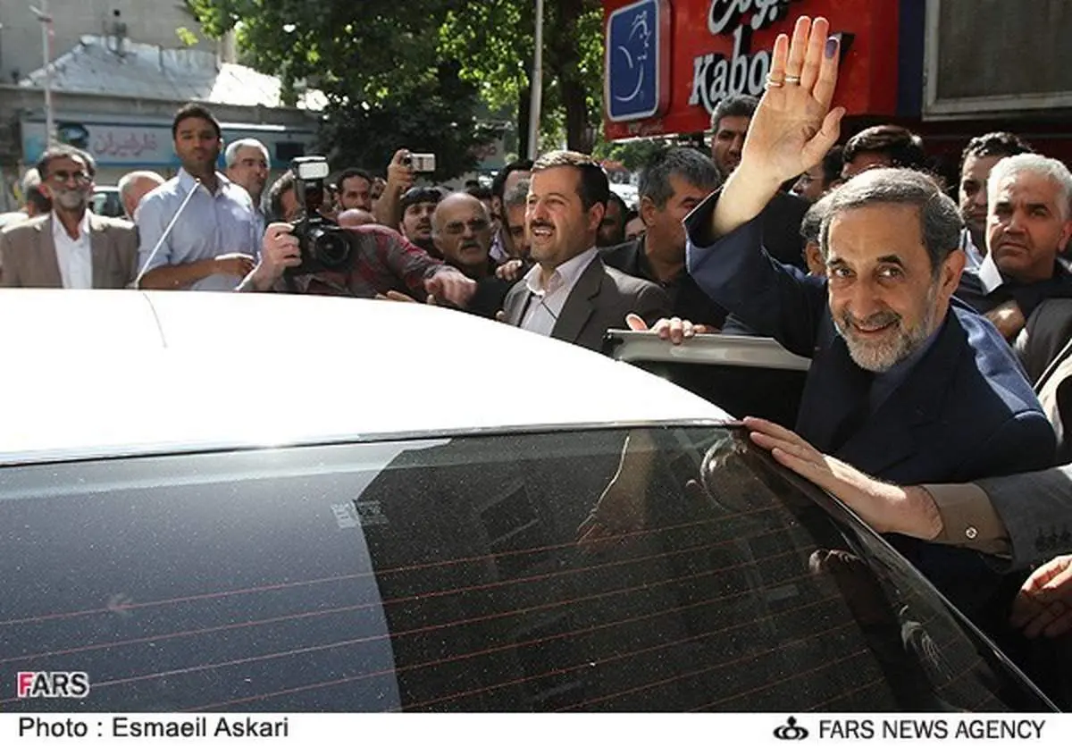 اخذ رای علی اکبر ولایتی/ تصاویر